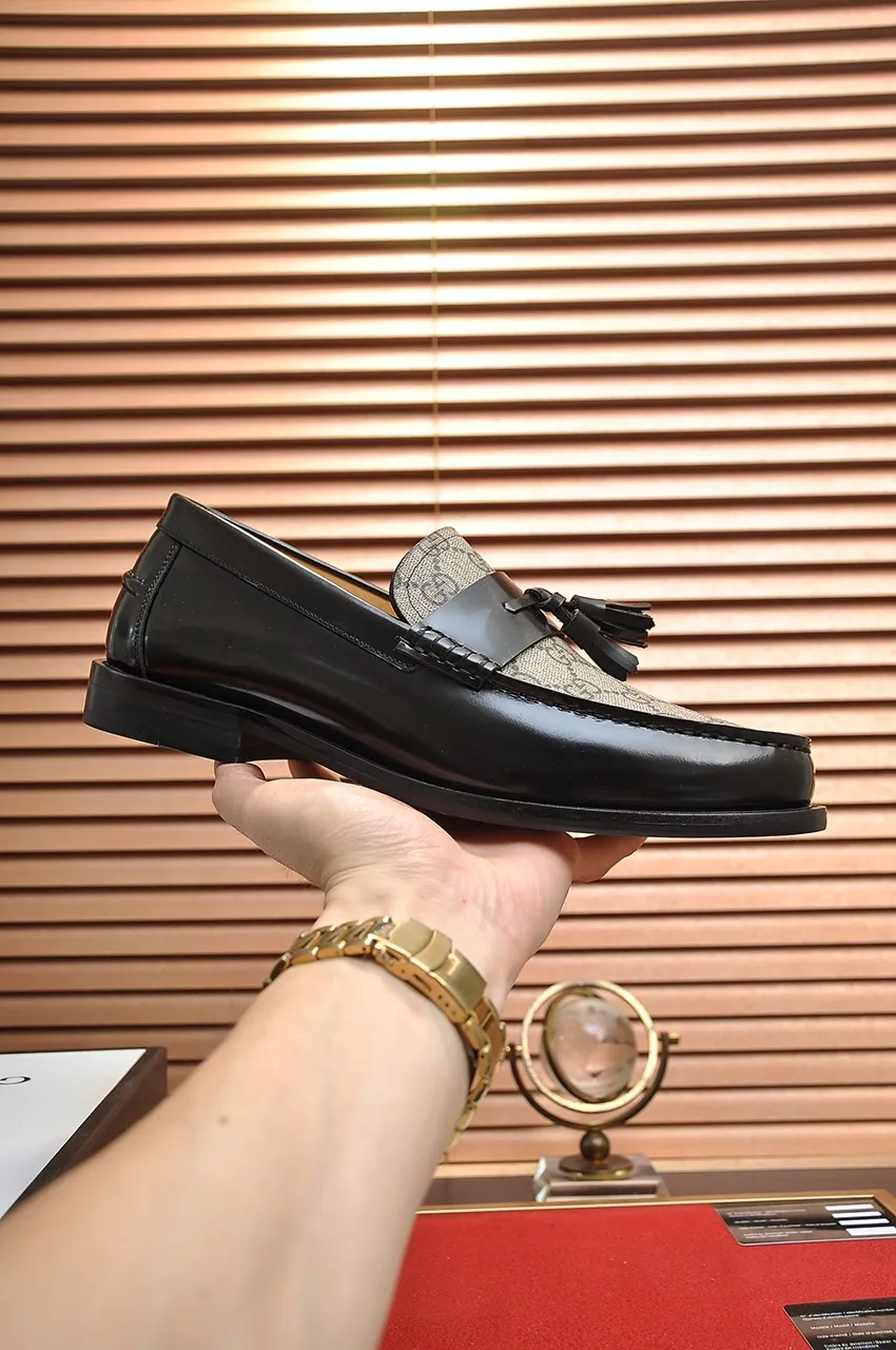 Men's shoes💰560💶Italy's top luxury men's shoe giant (GUCCI) (Gucci) (full cowhide lining) new arrival🍃Original European style🔰 Pleasant to the eye😍In order to make the shoes more durable and non-deformable🌀The production continues to follow traditional methods but there is still no lack of innovation💪Choose original sheepskin for the leather♻️ Smooth and natural And extra bright ⭐Made of imported cowhide, the first choice of rich people 38-45 (45 customized)